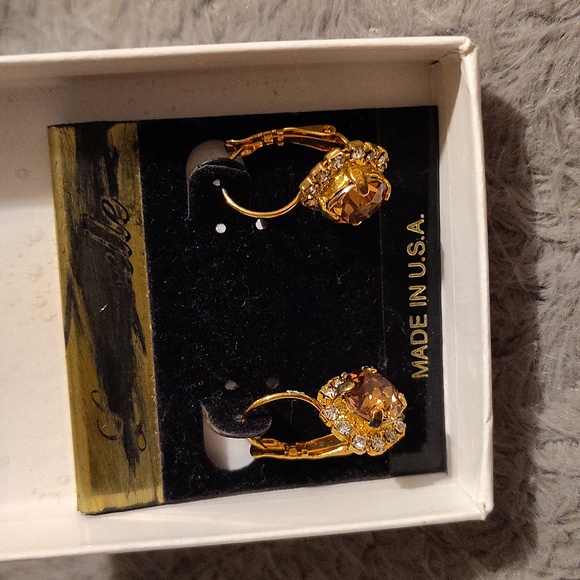 Jewelry - Picture 4 of 6